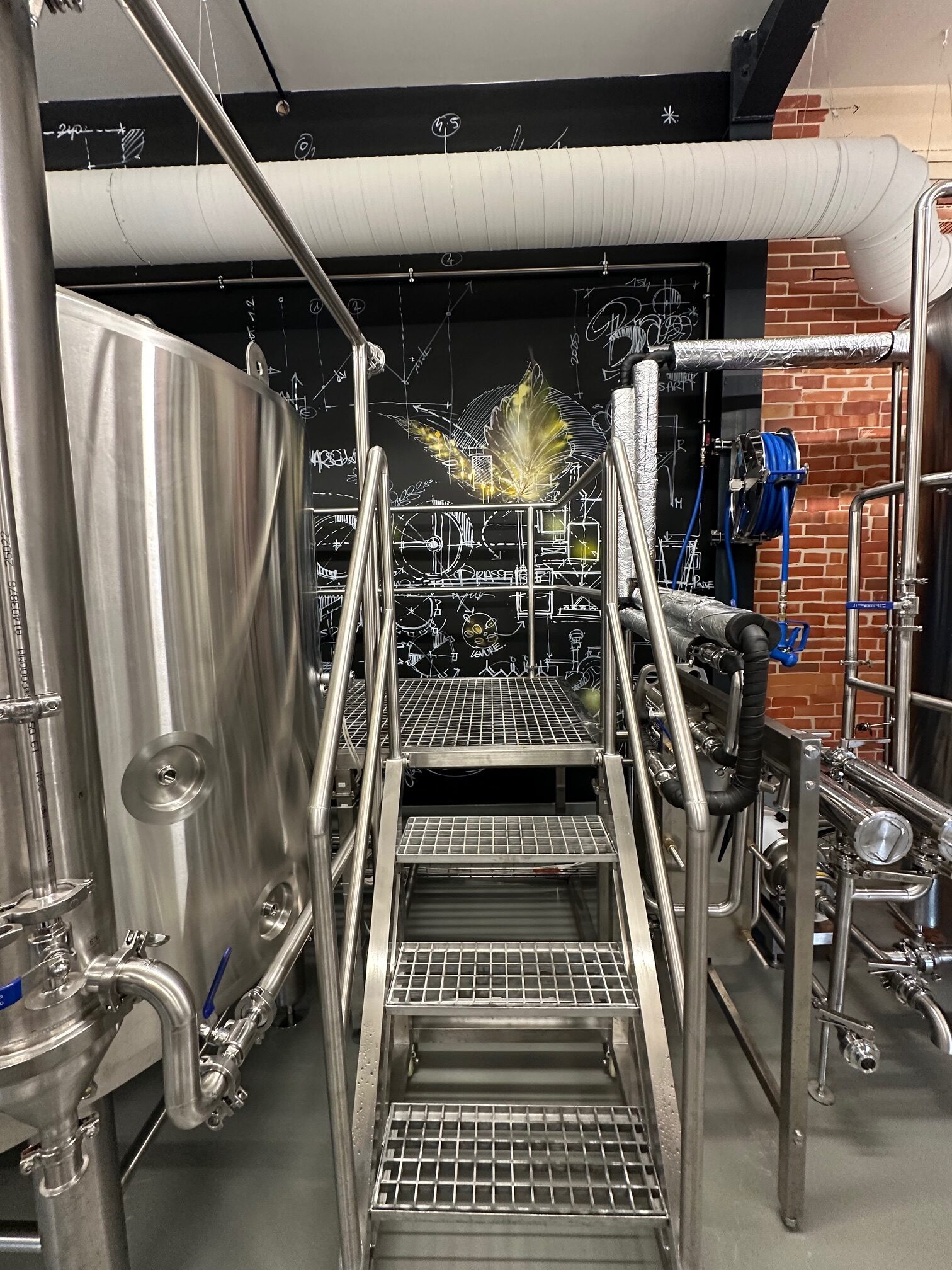 locaux brasserie avec cuve